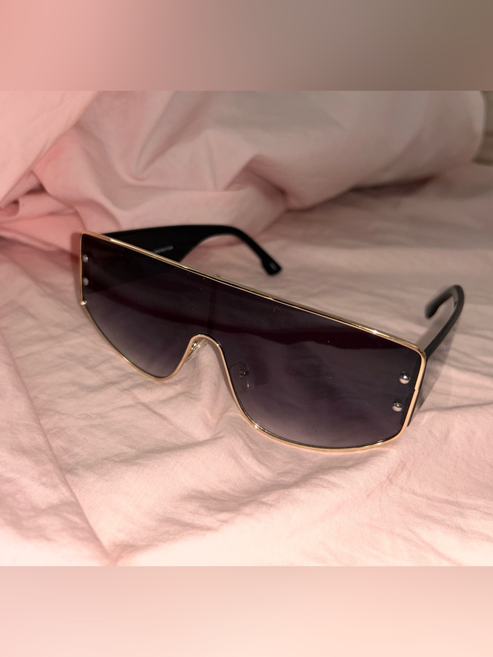 Women's Oversized Shield Sunglasses in Black with silver Trim
